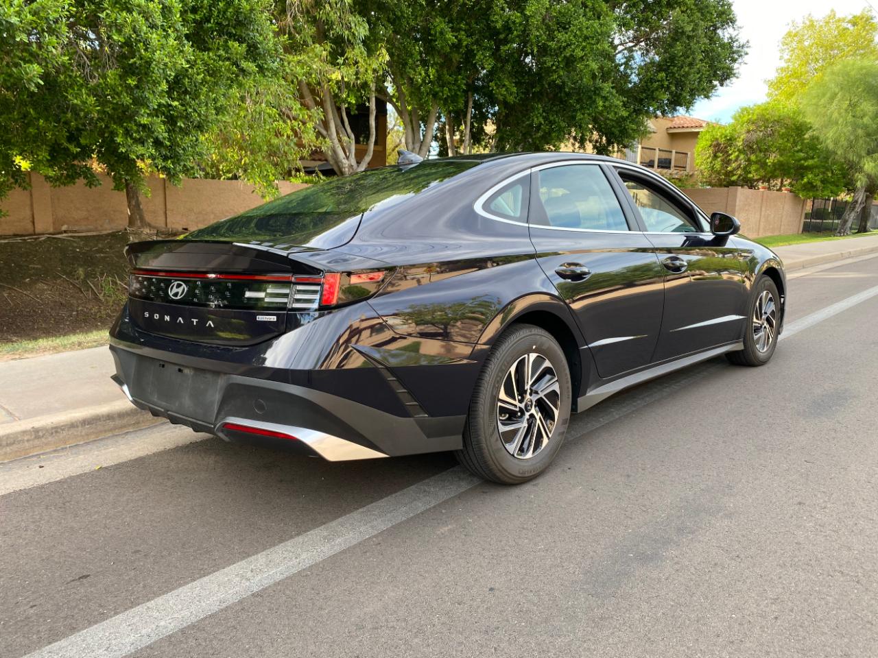 Hyundai Sonata Hybrid Blue FWD 2026