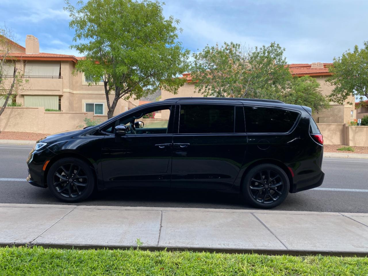 Chrysler Pacifica Limited FWD 2025