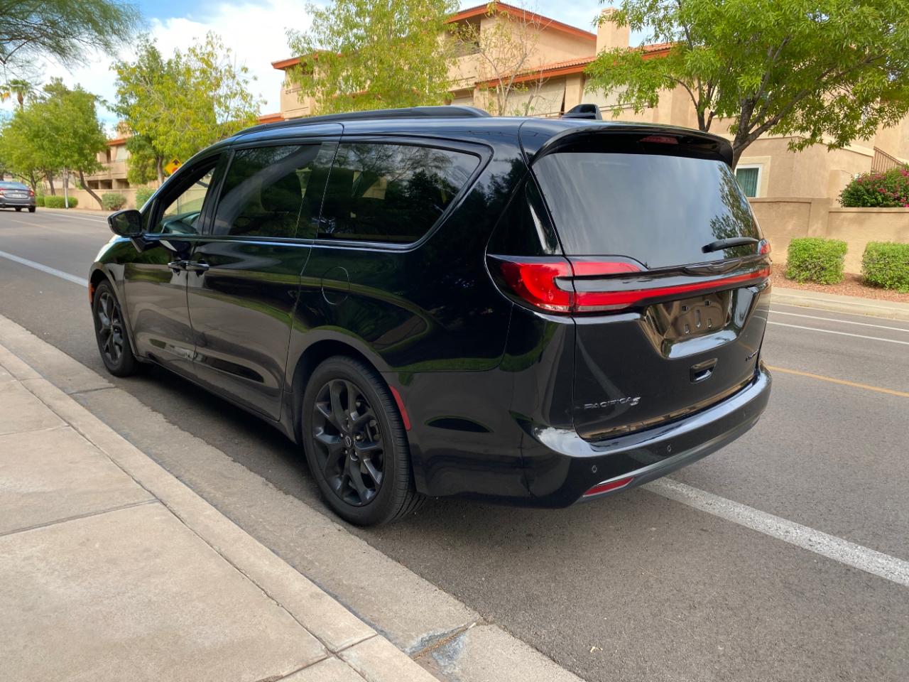 Chrysler Pacifica Limited FWD 2025