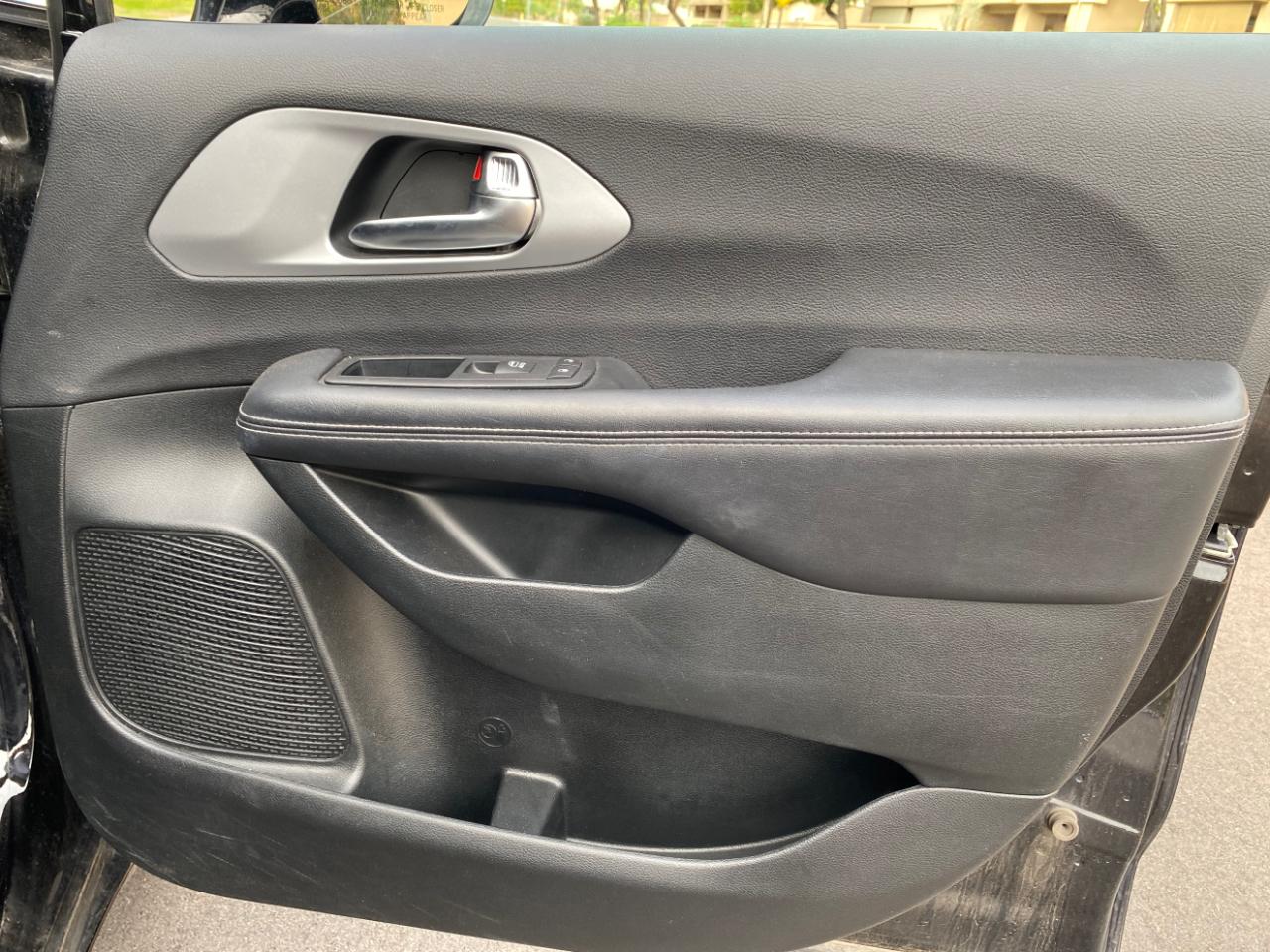 Chrysler Pacifica Limited FWD 2025