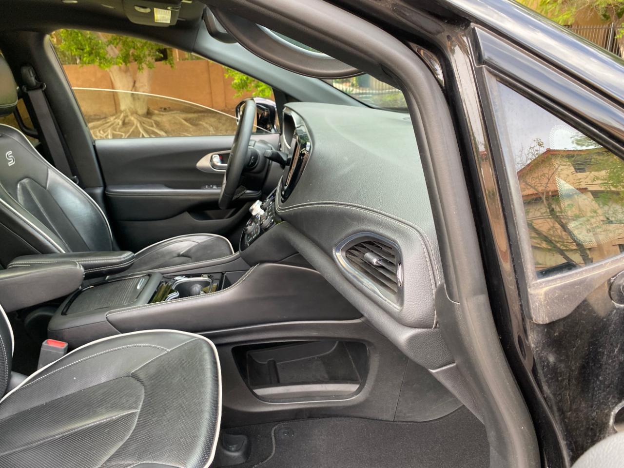 Chrysler Pacifica Limited FWD 2025