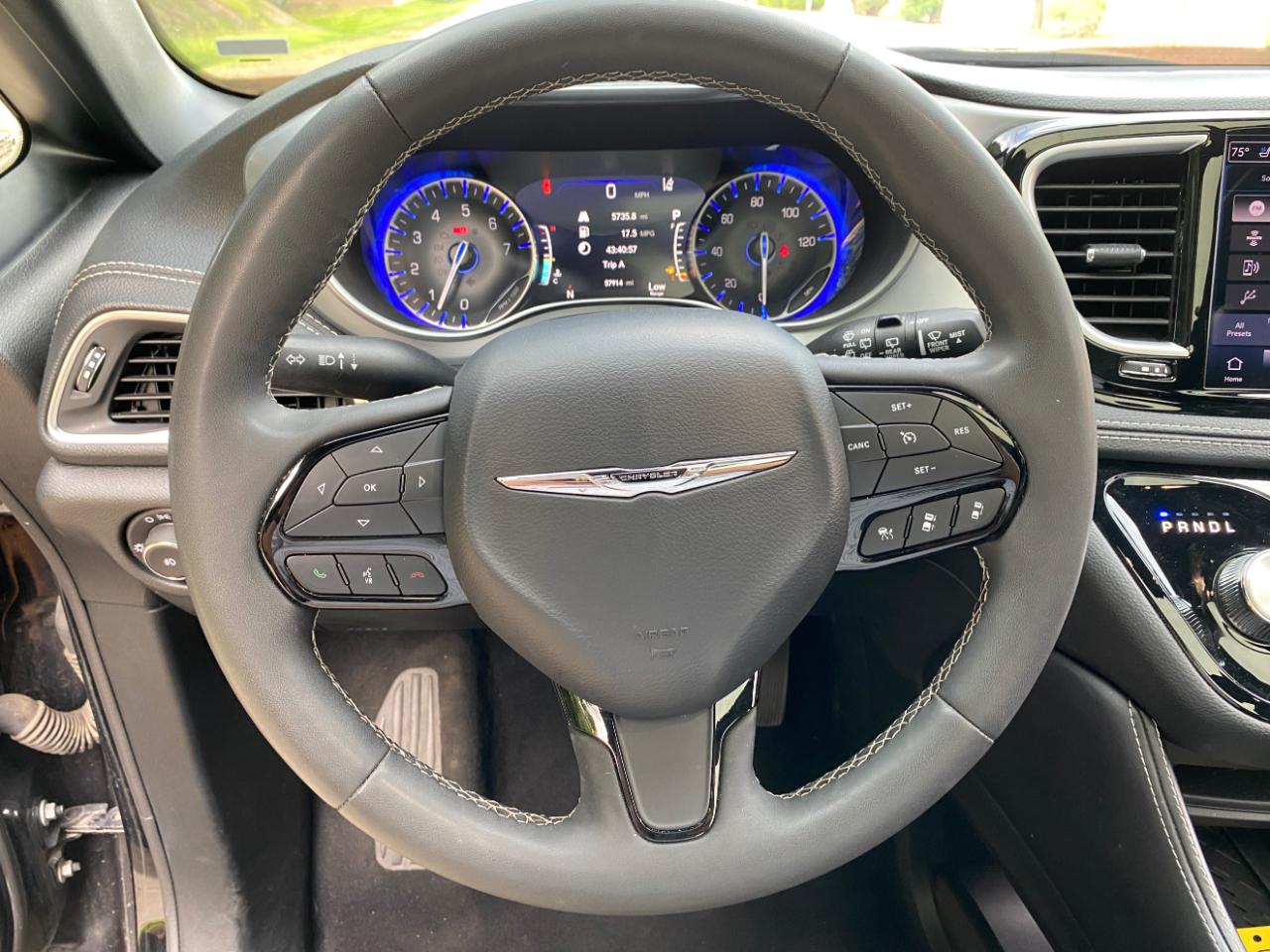 Chrysler Pacifica Limited FWD 2025