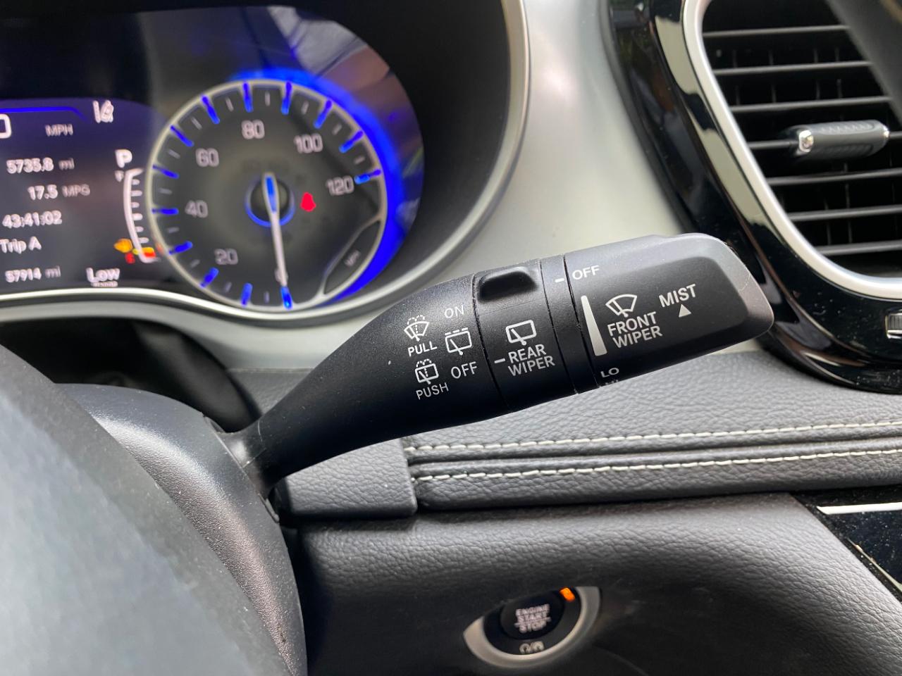 Chrysler Pacifica Limited FWD 2025