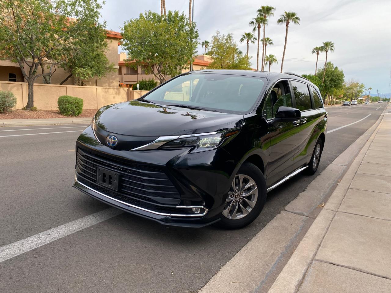 Toyota Sienna XLE FWD 8-Passenger (Natl) 2024