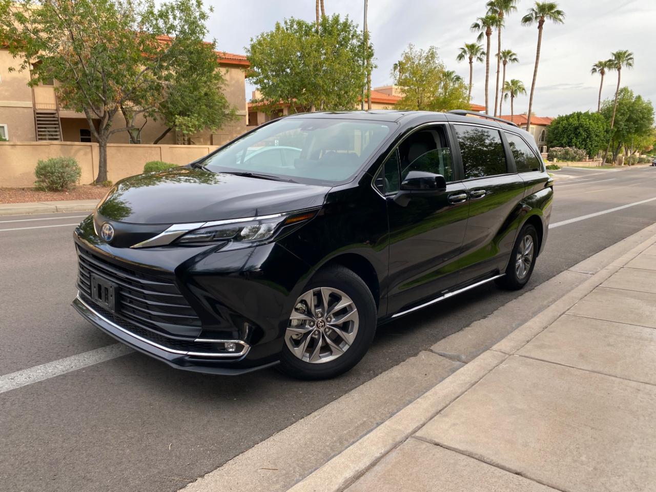 Toyota Sienna XLE FWD 8-Passenger (Natl) 2024