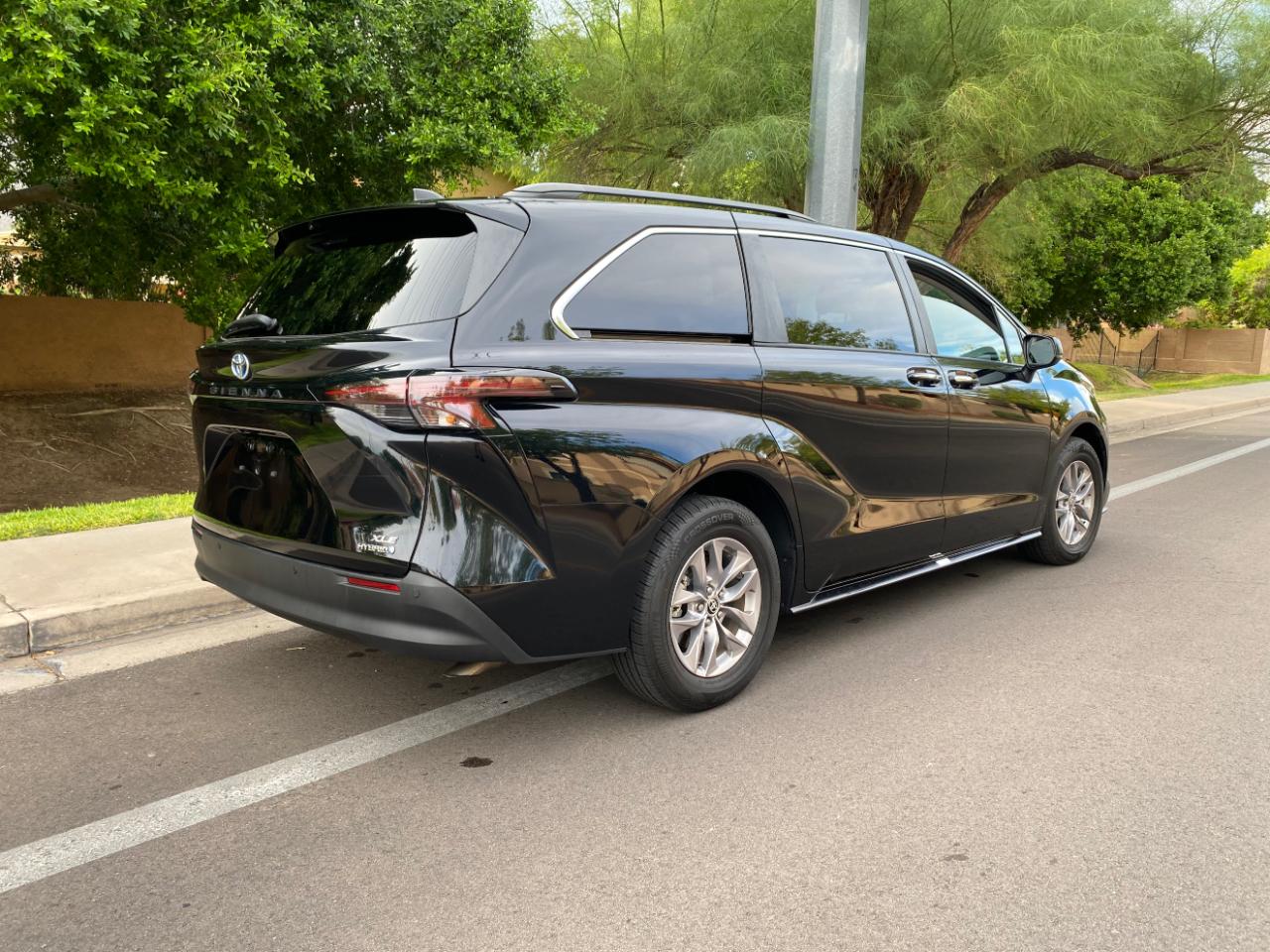 Toyota Sienna XLE FWD 8-Passenger (Natl) 2024