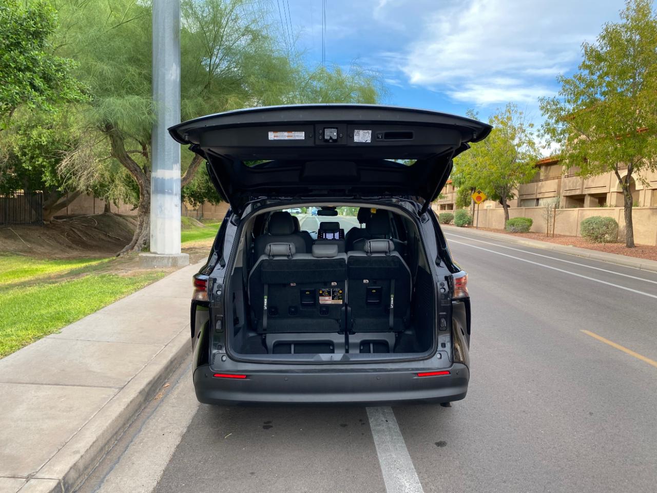 Toyota Sienna XLE FWD 8-Passenger (Natl) 2024