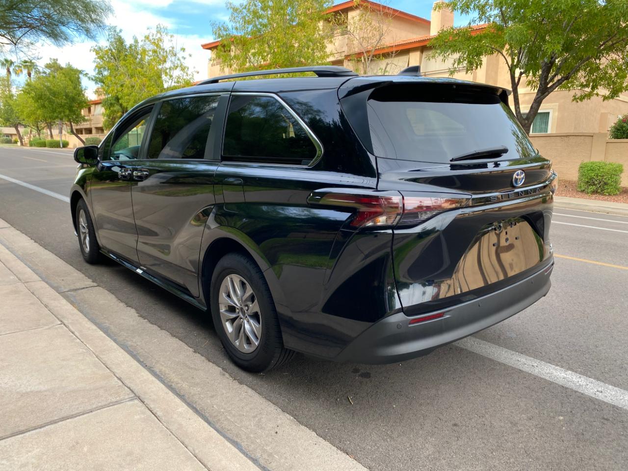 Toyota Sienna XLE FWD 8-Passenger (Natl) 2024