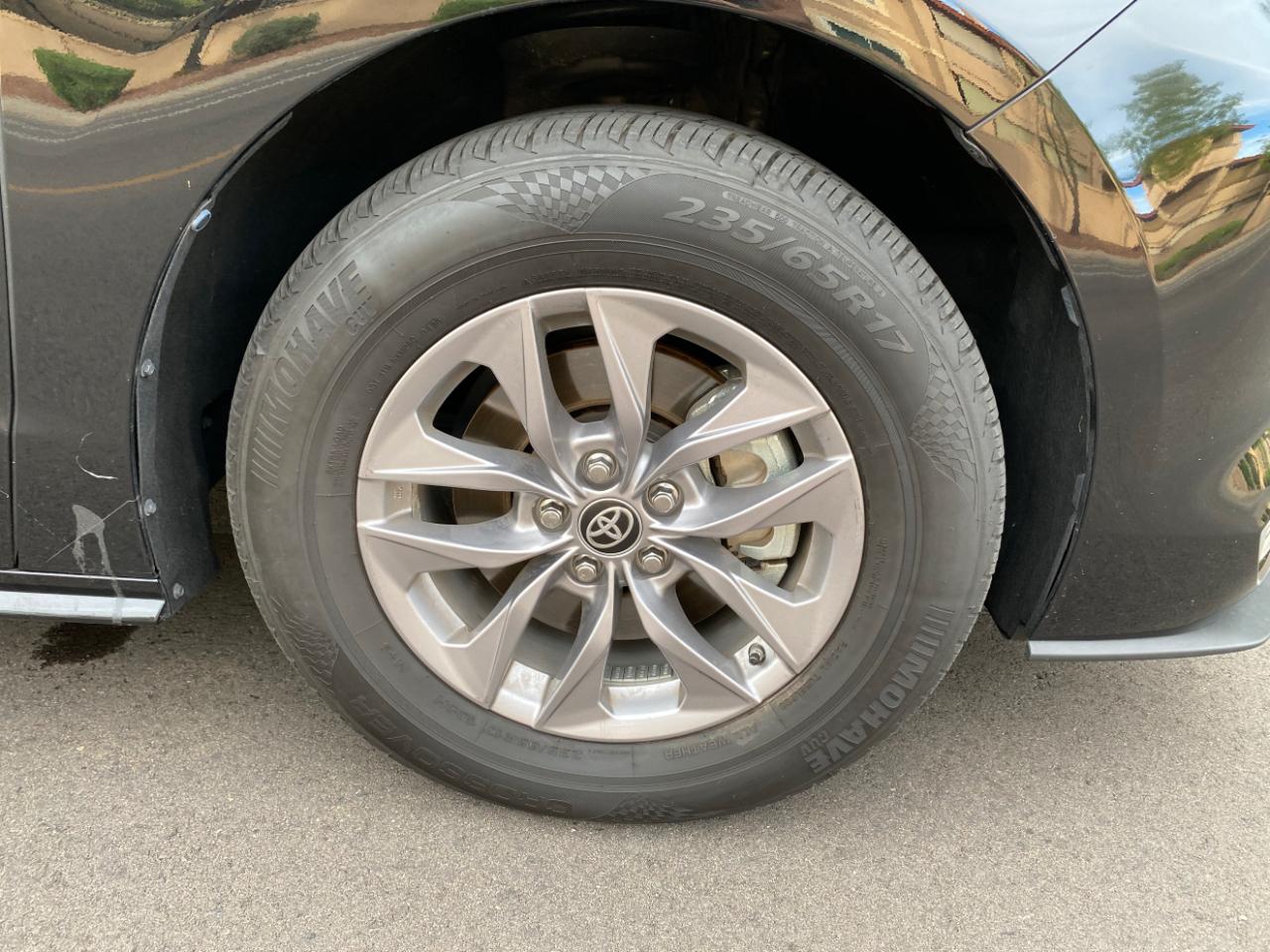 Toyota Sienna XLE FWD 8-Passenger (Natl) 2024