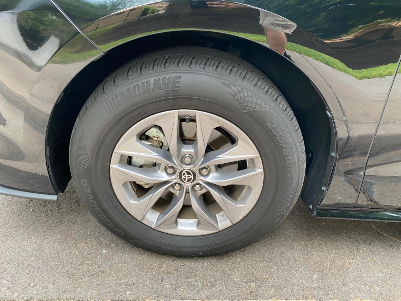 Toyota Sienna XLE FWD 8-Passenger (Natl) 2024