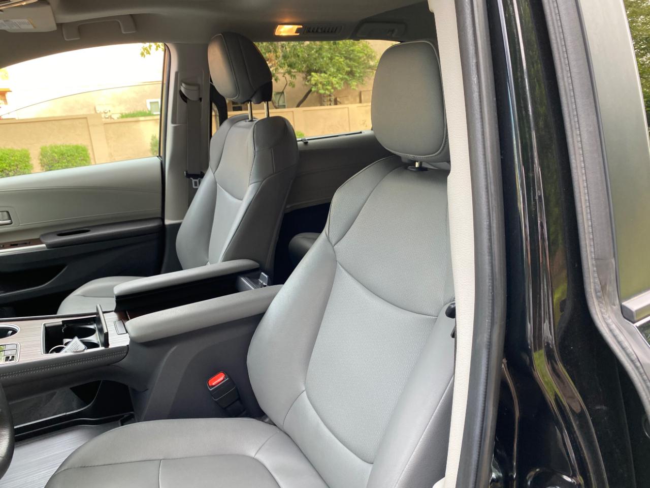 Toyota Sienna XLE FWD 8-Passenger (Natl) 2024