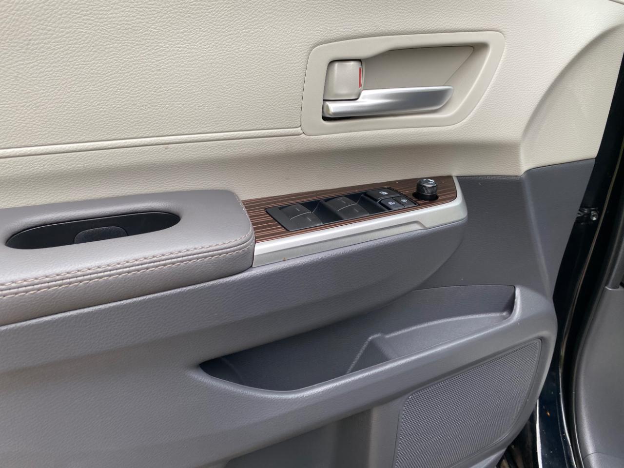 Toyota Sienna XLE FWD 8-Passenger (Natl) 2024