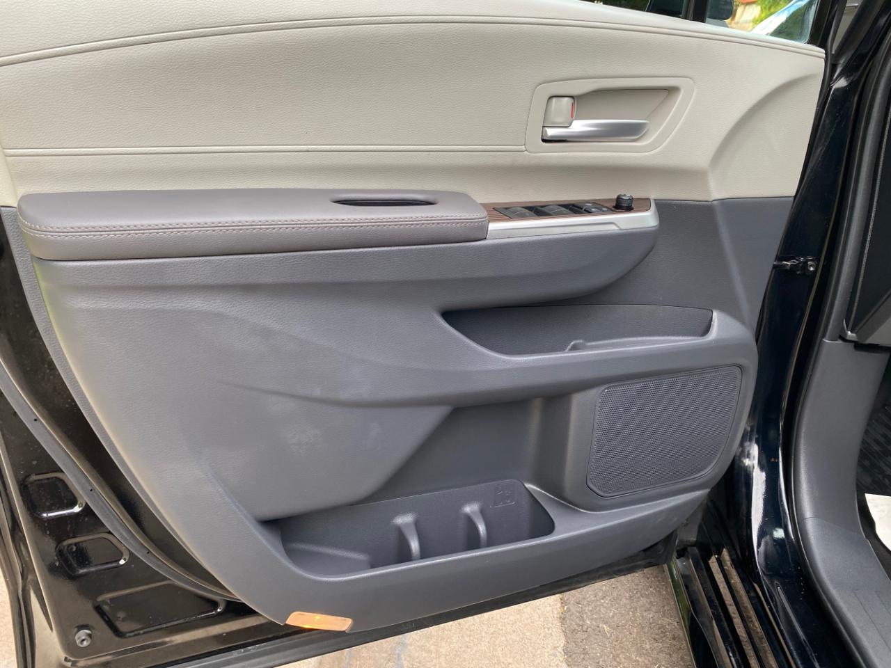 Toyota Sienna XLE FWD 8-Passenger (Natl) 2024