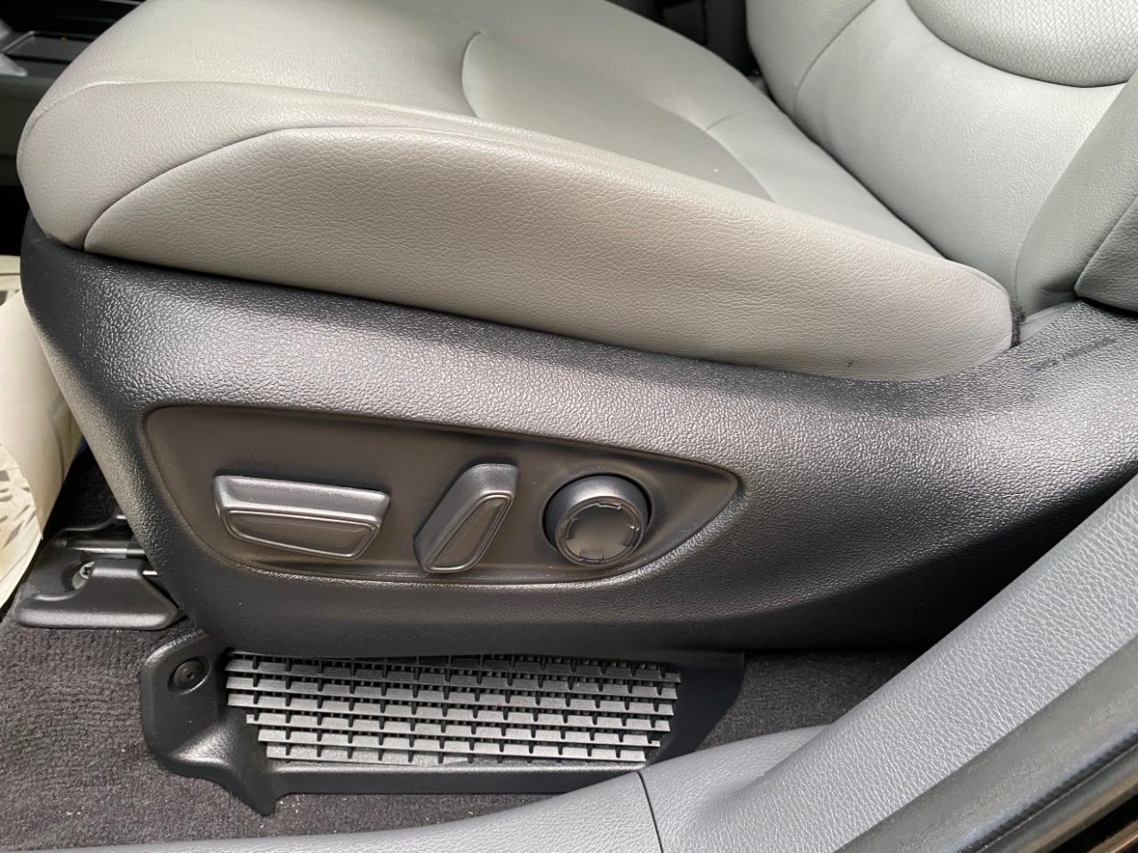 Toyota Sienna XLE FWD 8-Passenger (Natl) 2024