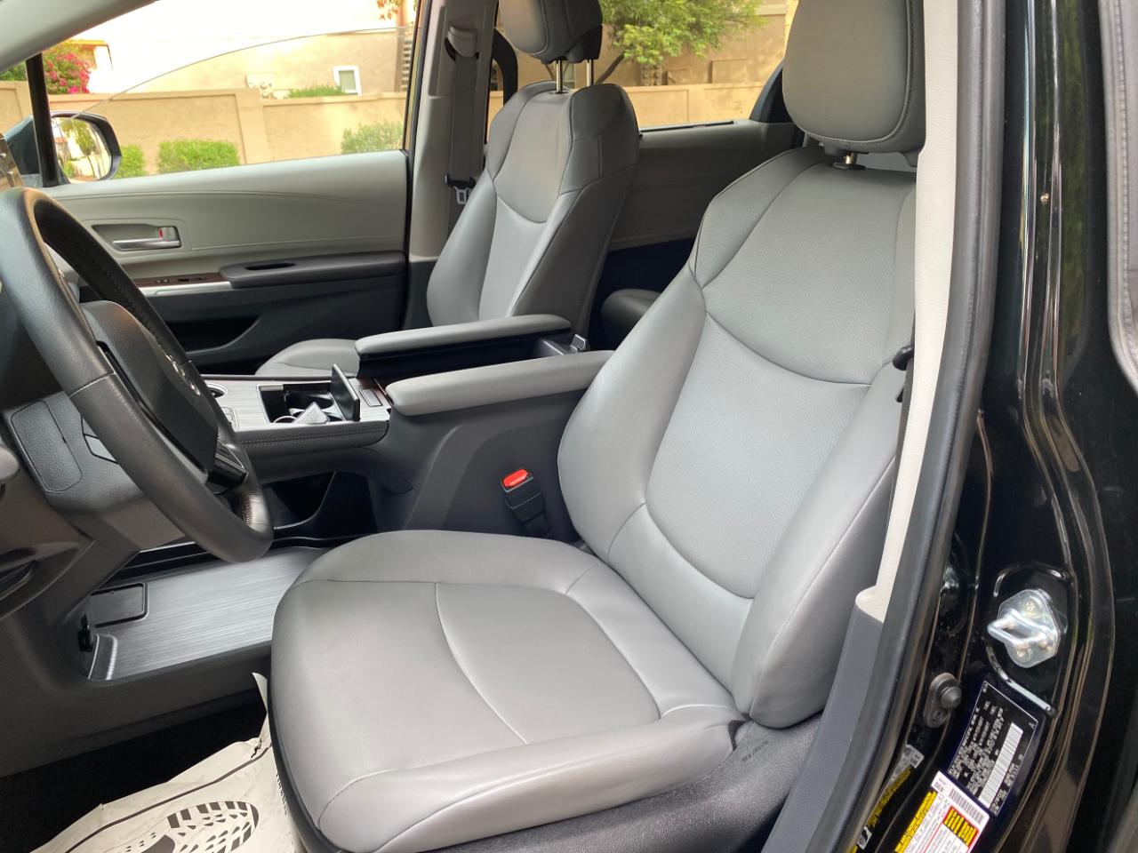 Toyota Sienna XLE FWD 8-Passenger (Natl) 2024