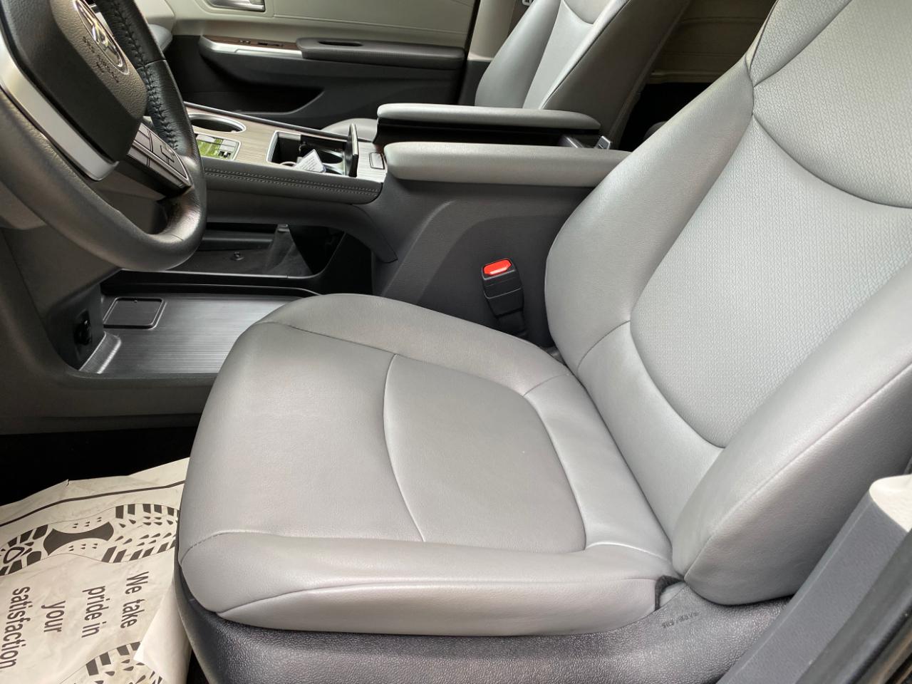 Toyota Sienna XLE FWD 8-Passenger (Natl) 2024