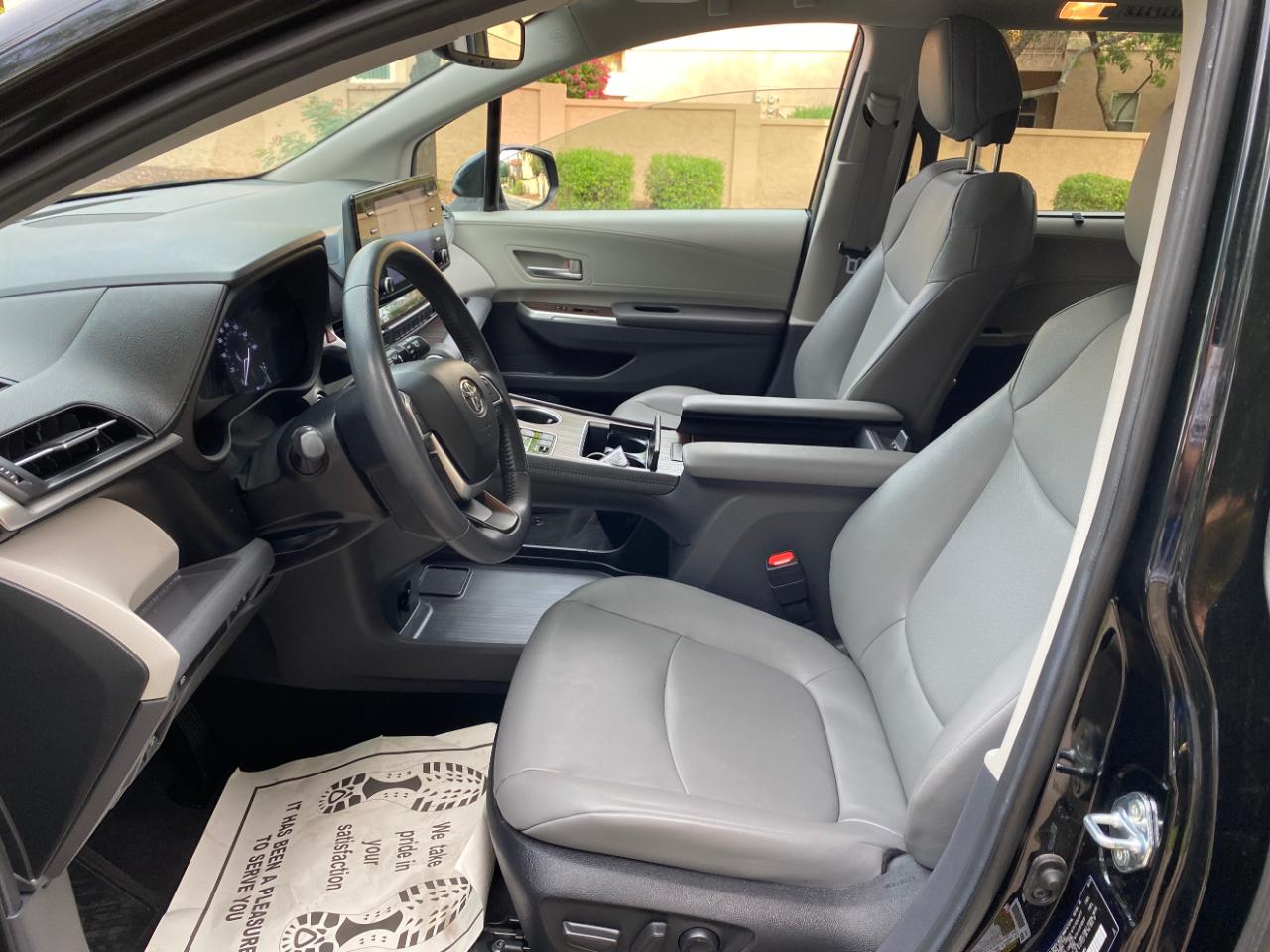 Toyota Sienna XLE FWD 8-Passenger (Natl) 2024