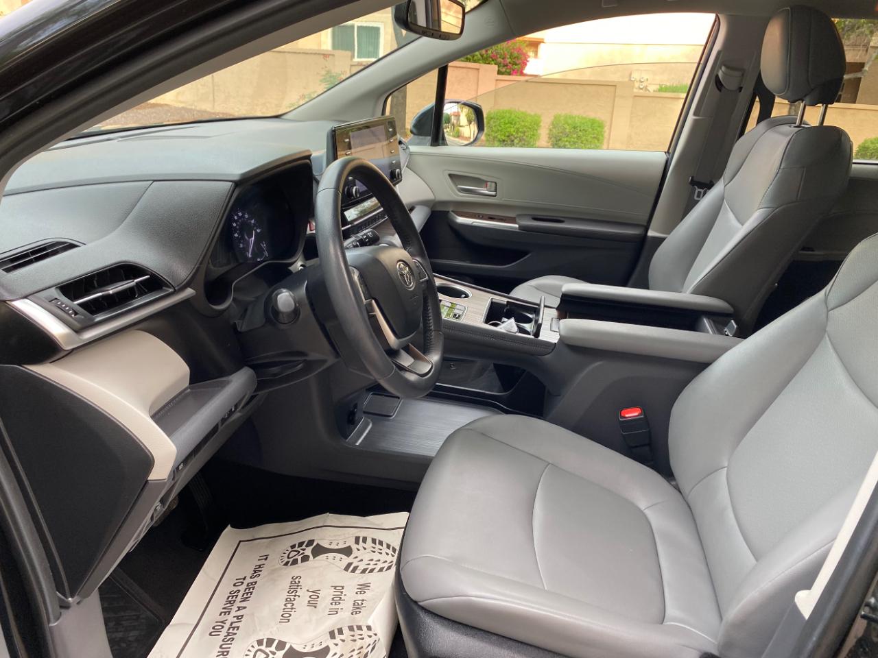 Toyota Sienna XLE FWD 8-Passenger (Natl) 2024