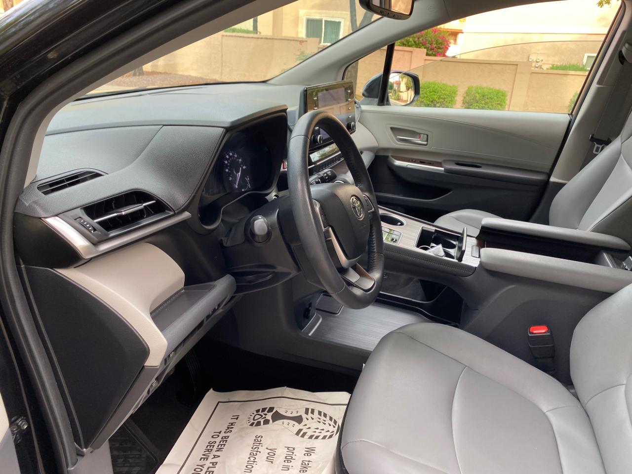 Toyota Sienna XLE FWD 8-Passenger (Natl) 2024
