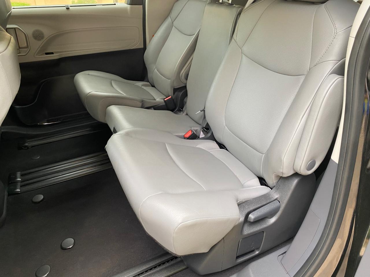 Toyota Sienna XLE FWD 8-Passenger (Natl) 2024