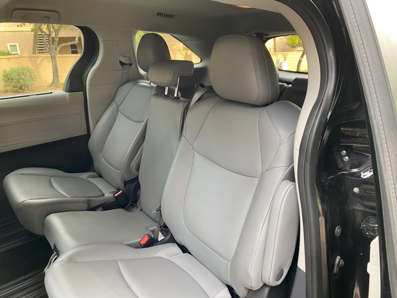Toyota Sienna XLE FWD 8-Passenger (Natl) 2024