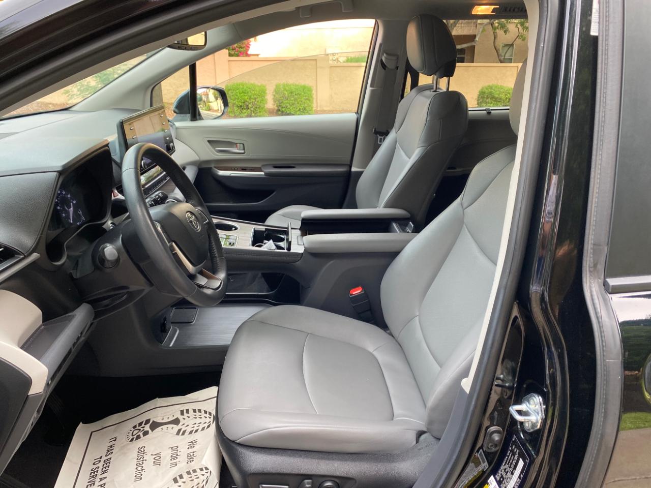 Toyota Sienna XLE FWD 8-Passenger (Natl) 2024