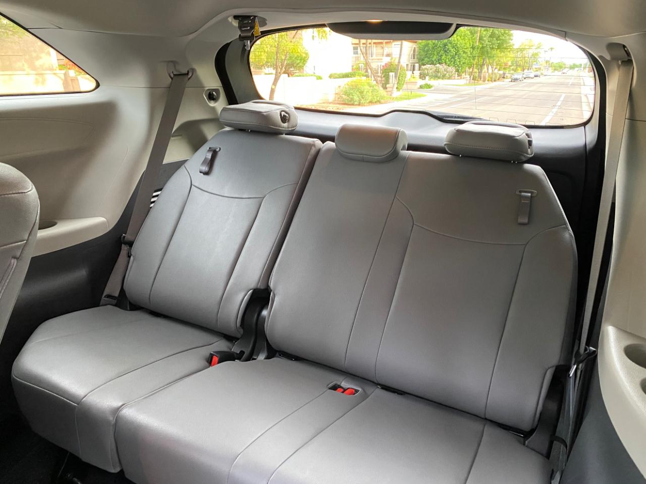Toyota Sienna XLE FWD 8-Passenger (Natl) 2024