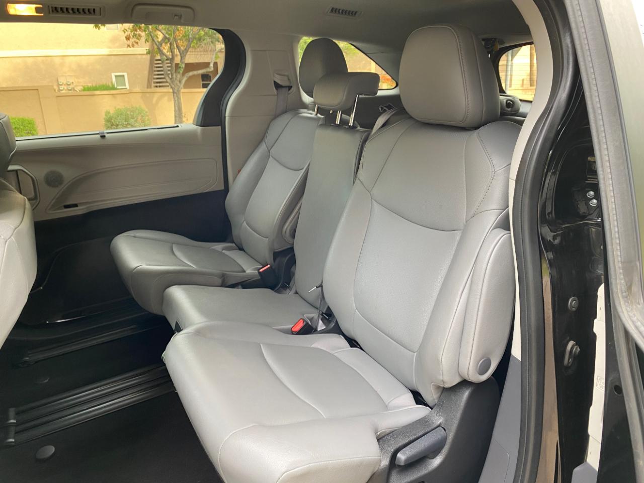 Toyota Sienna XLE FWD 8-Passenger (Natl) 2024