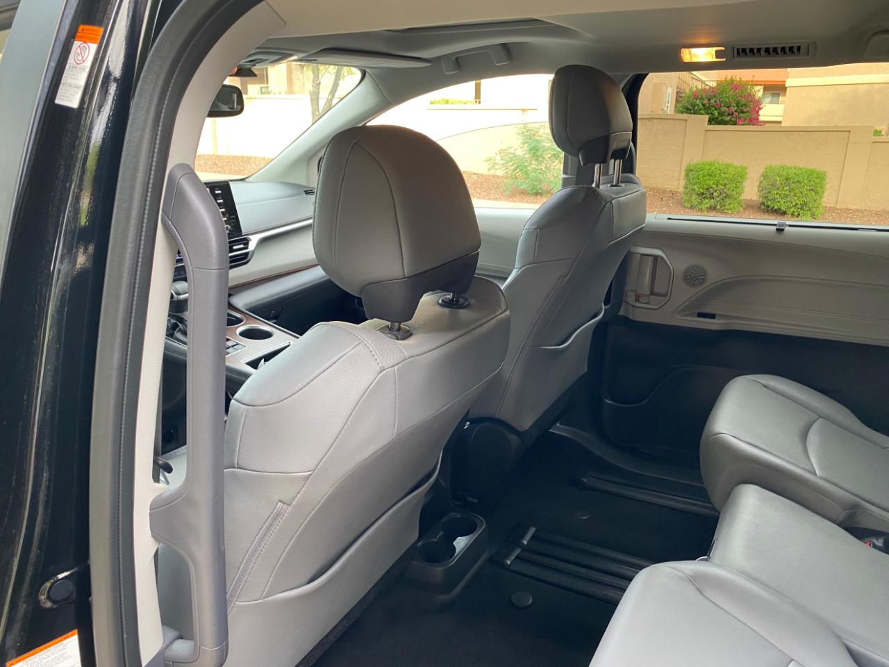 Toyota Sienna XLE FWD 8-Passenger (Natl) 2024