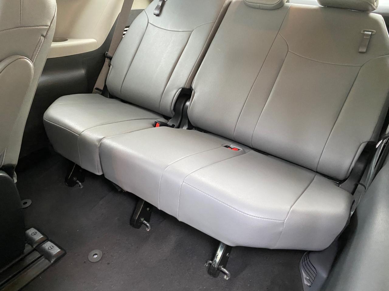 Toyota Sienna XLE FWD 8-Passenger (Natl) 2024