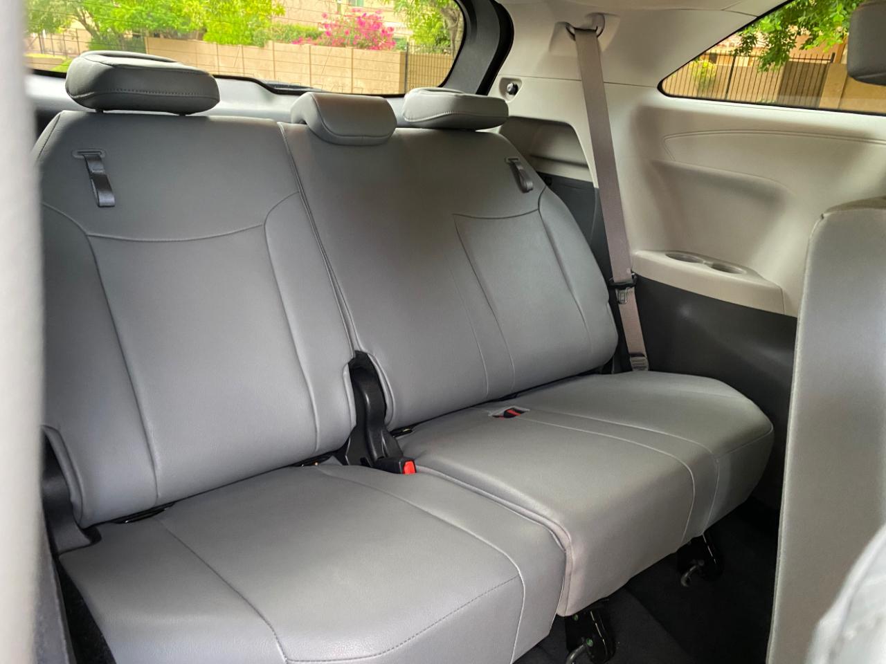 Toyota Sienna XLE FWD 8-Passenger (Natl) 2024