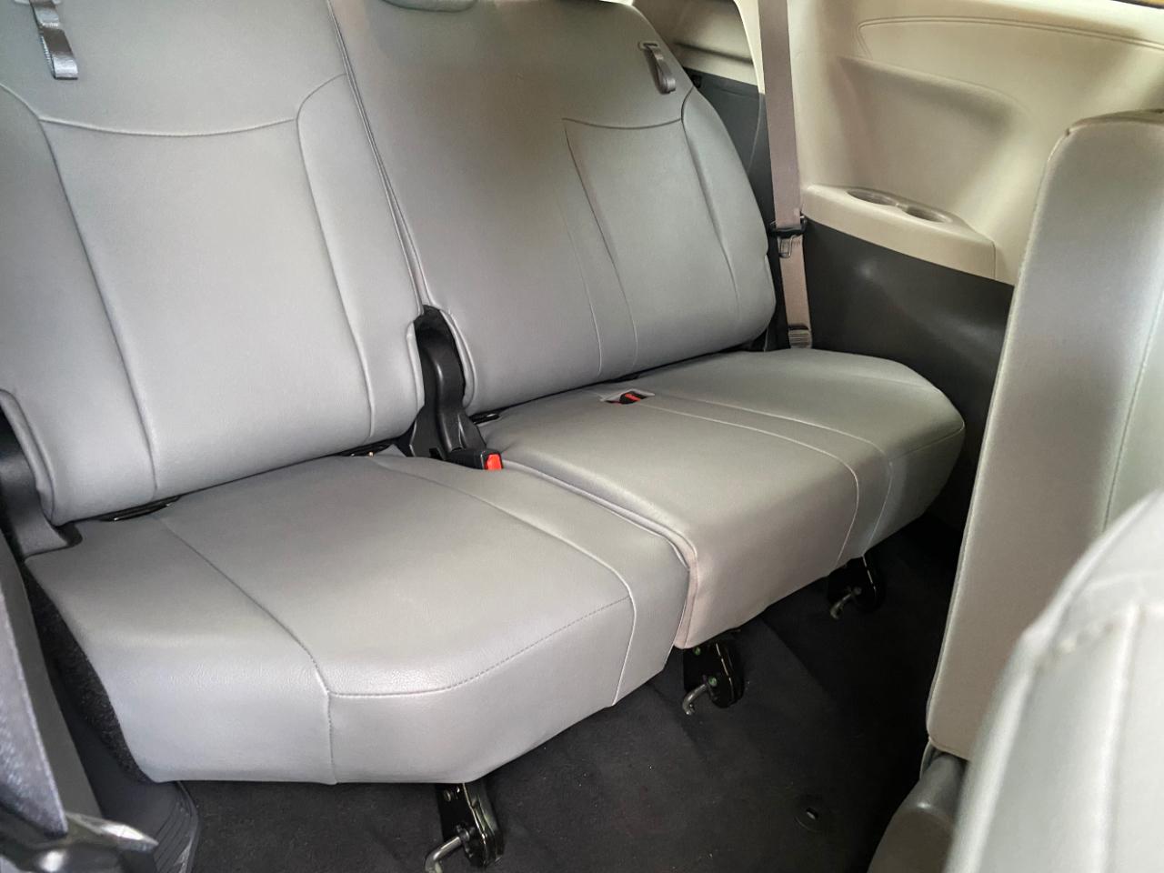 Toyota Sienna XLE FWD 8-Passenger (Natl) 2024