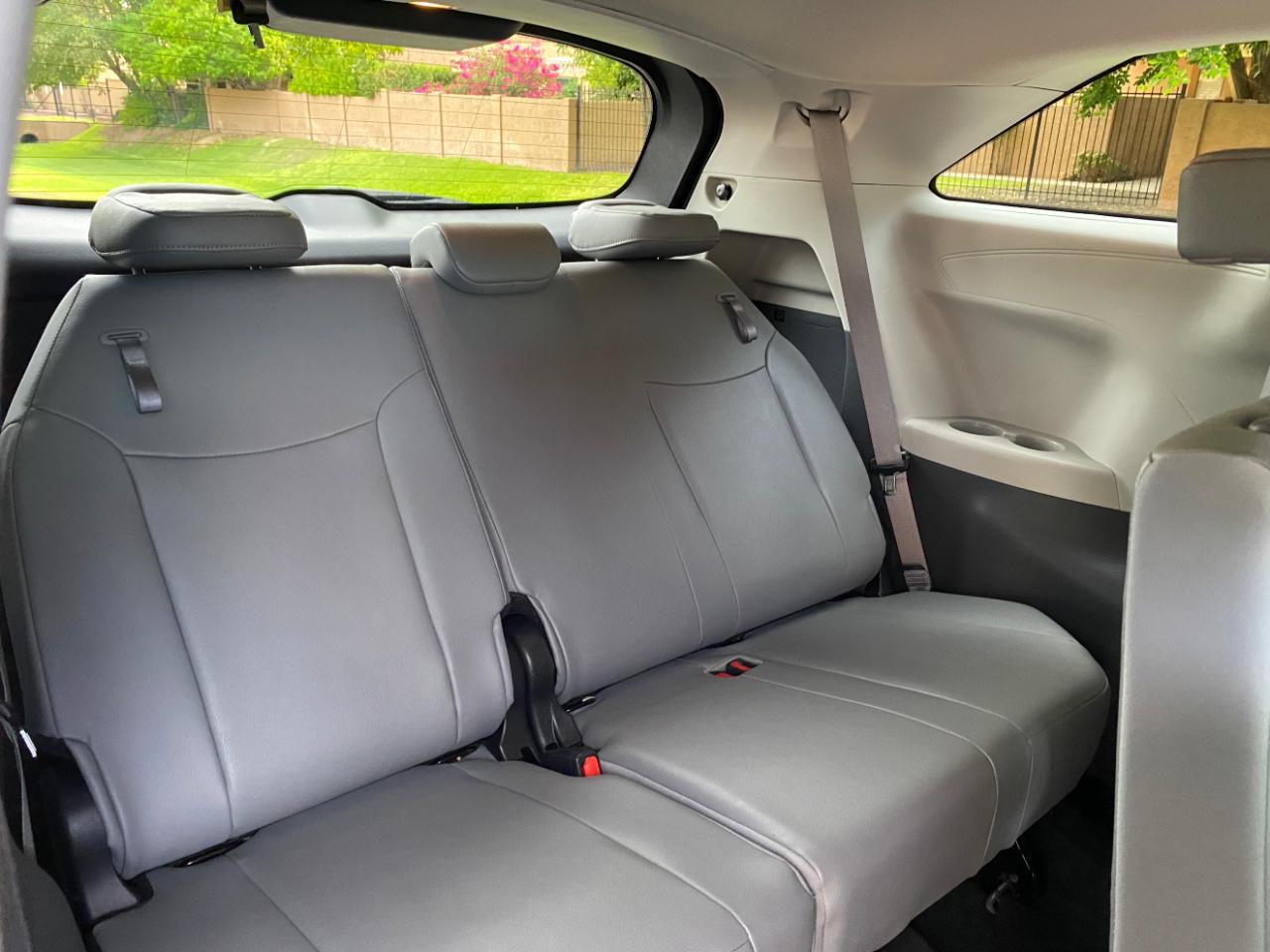 Toyota Sienna XLE FWD 8-Passenger (Natl) 2024