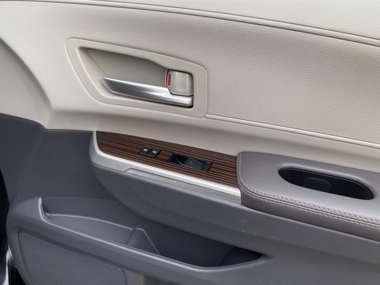 Toyota Sienna XLE FWD 8-Passenger (Natl) 2024
