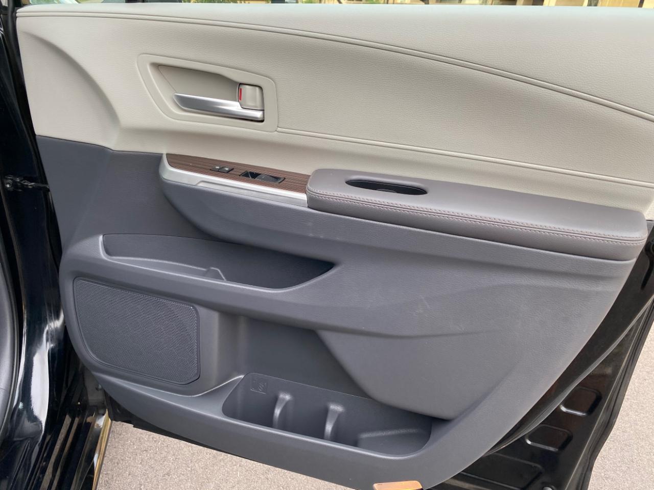 Toyota Sienna XLE FWD 8-Passenger (Natl) 2024