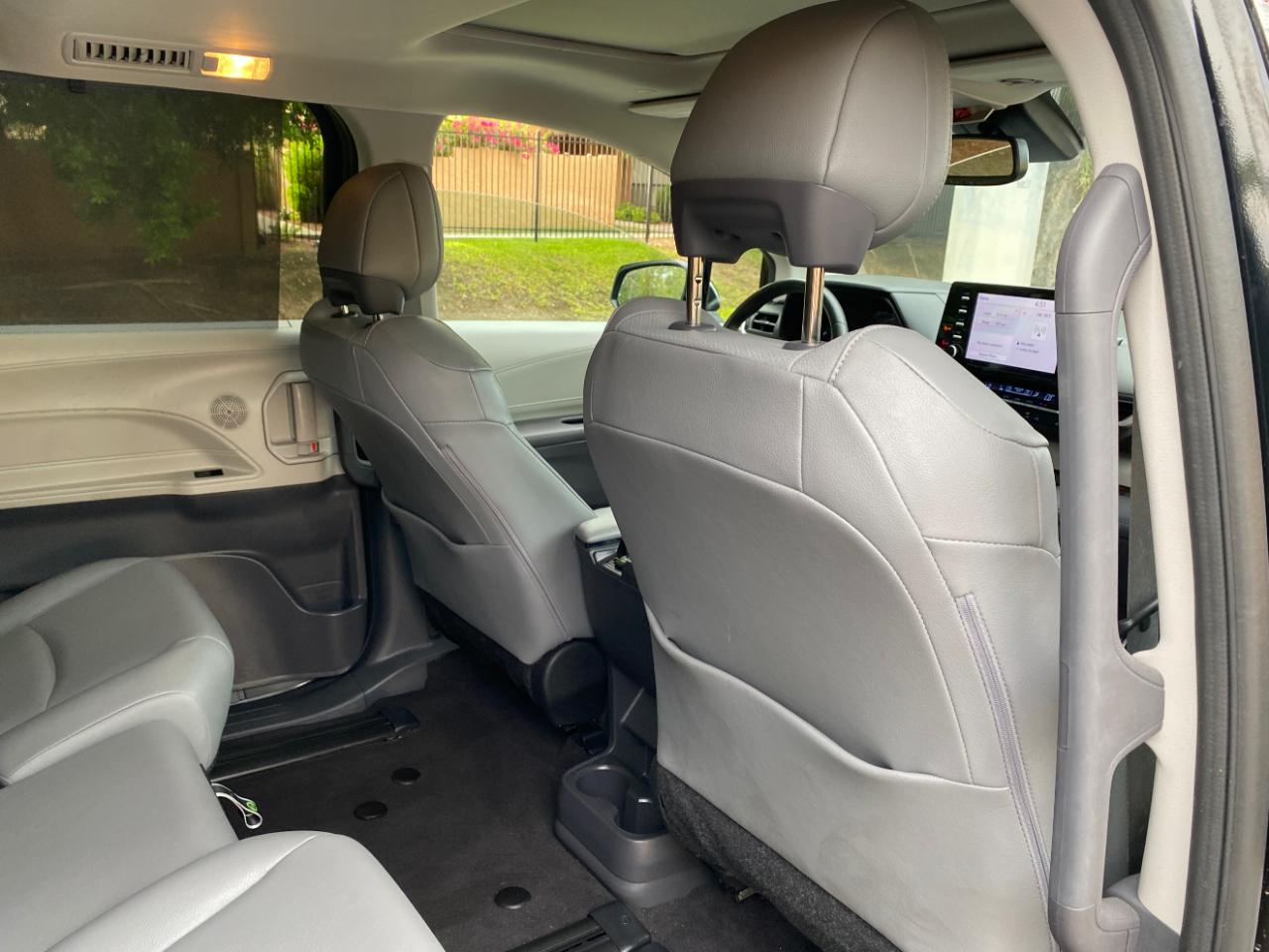 Toyota Sienna XLE FWD 8-Passenger (Natl) 2024