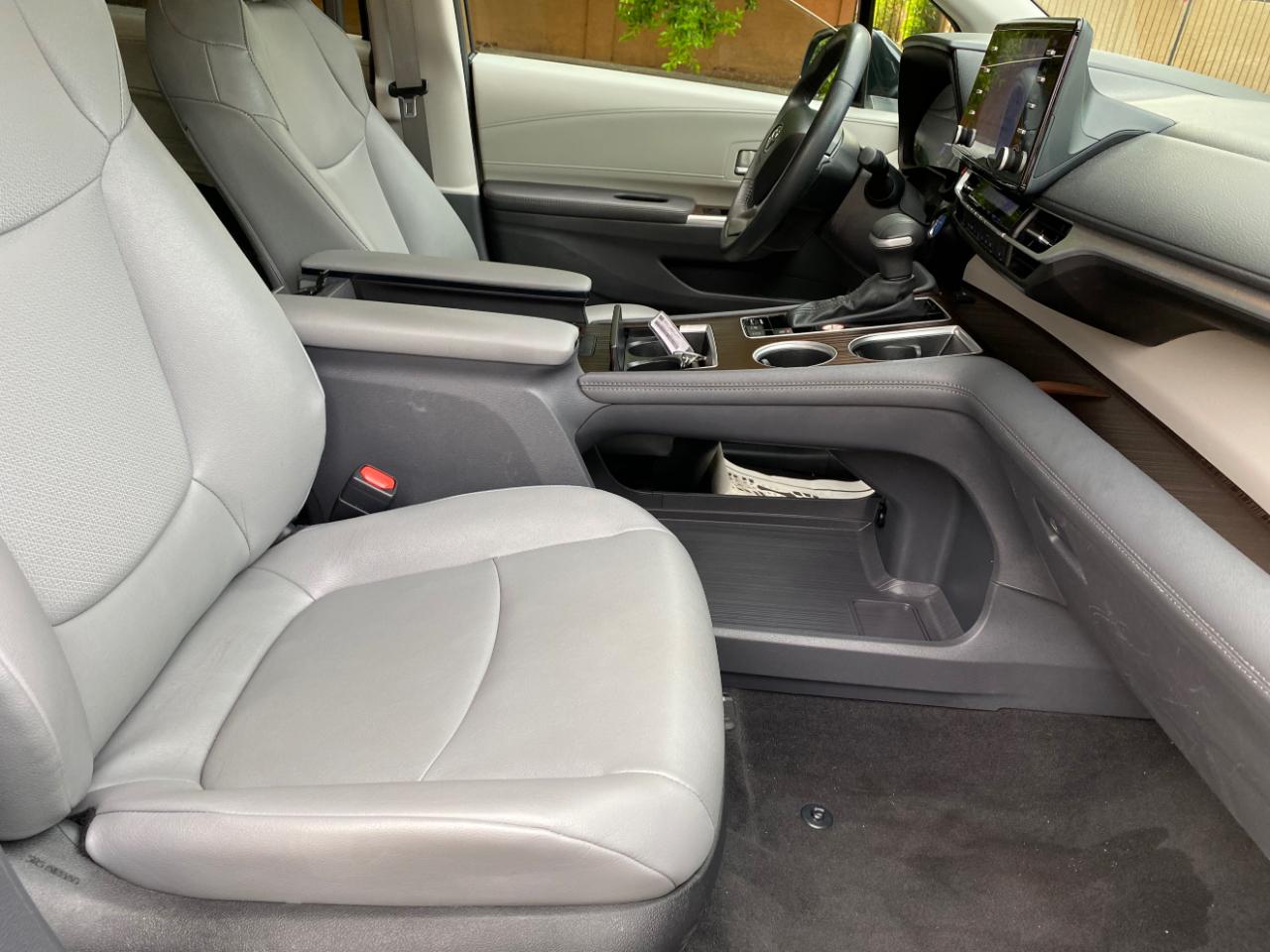 Toyota Sienna XLE FWD 8-Passenger (Natl) 2024