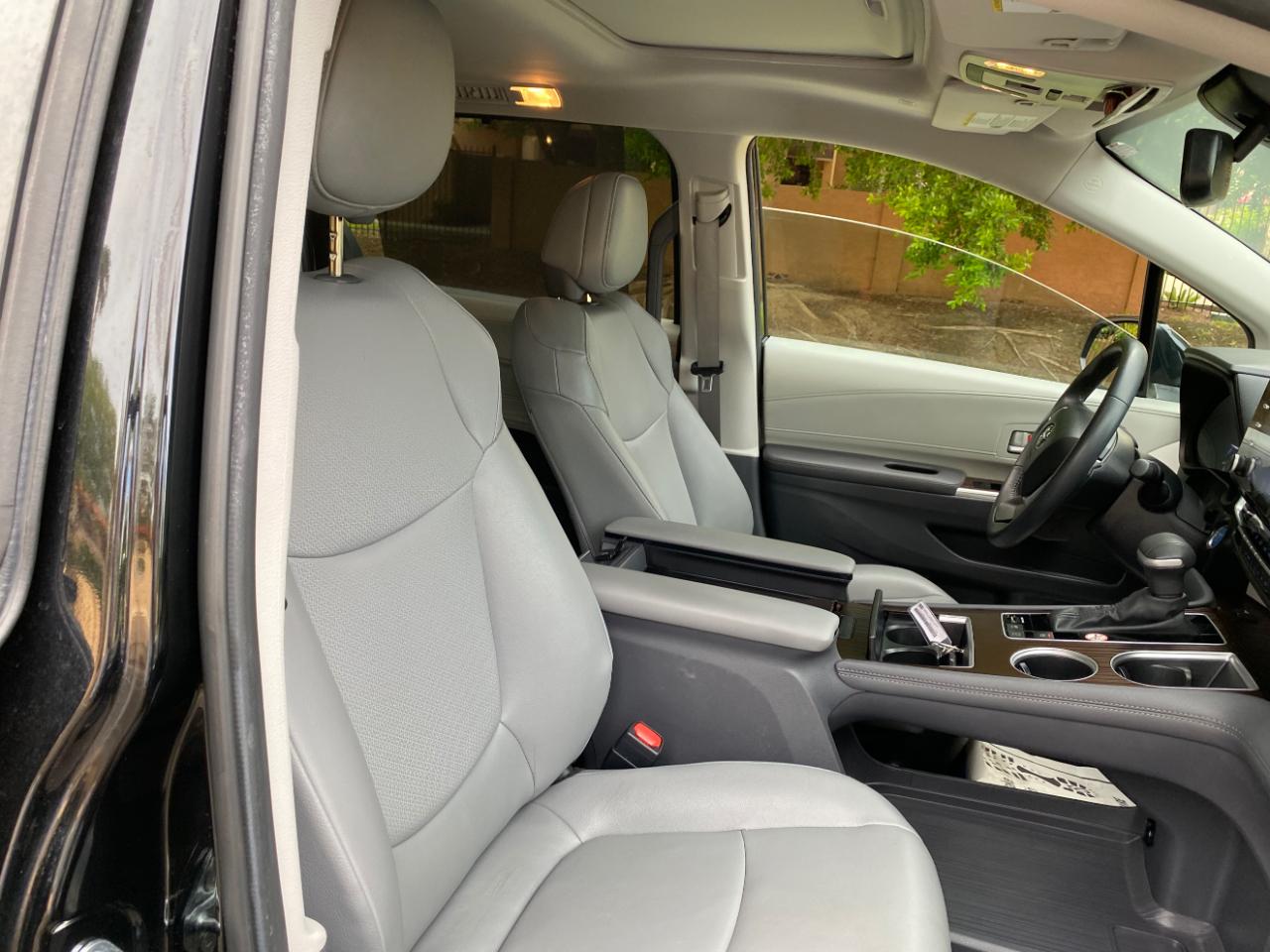 Toyota Sienna XLE FWD 8-Passenger (Natl) 2024