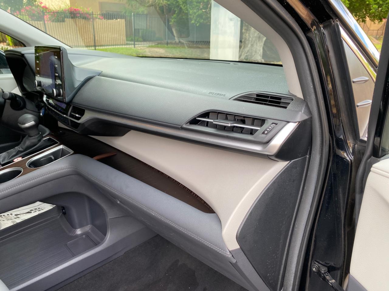 Toyota Sienna XLE FWD 8-Passenger (Natl) 2024