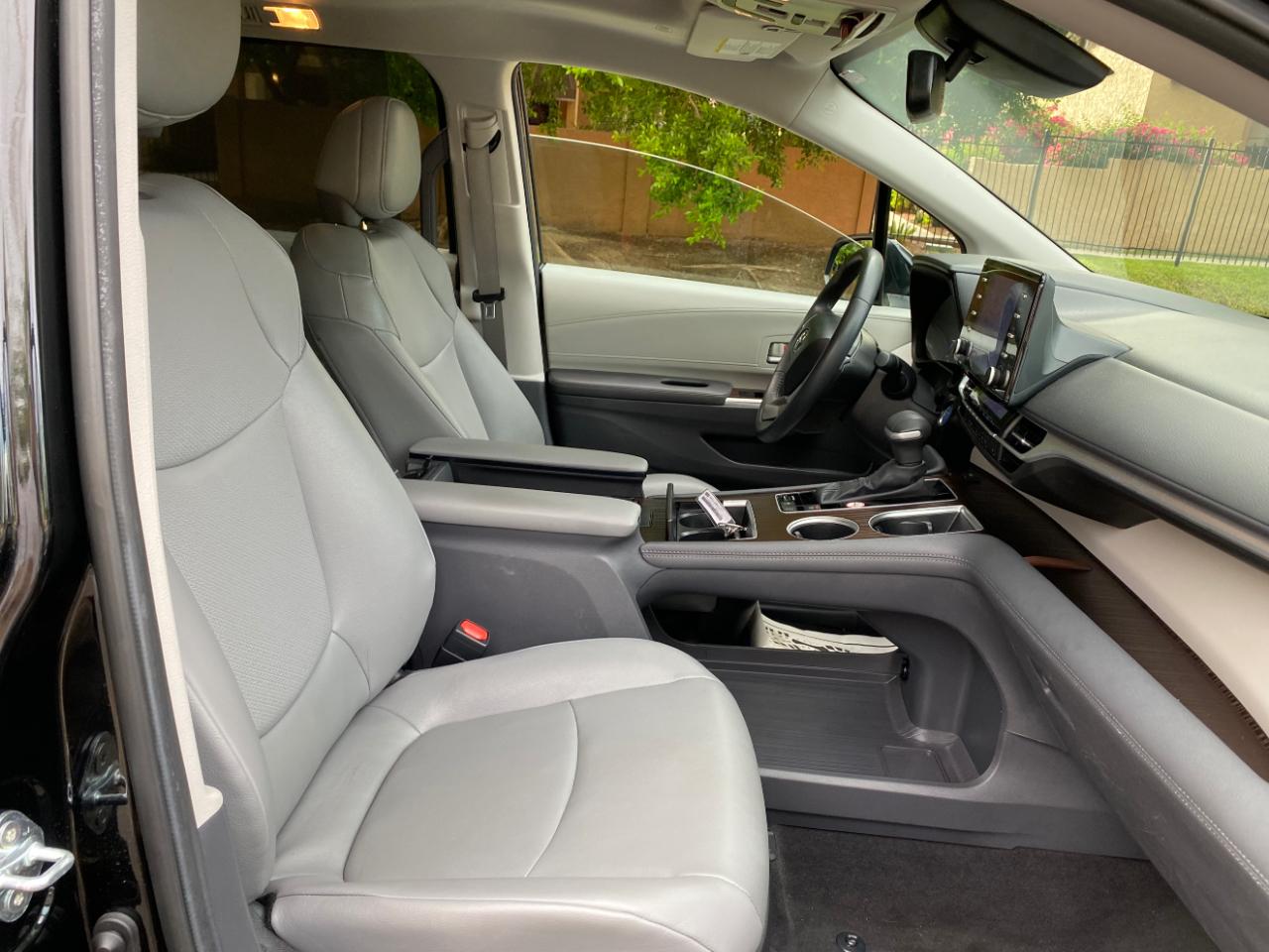 Toyota Sienna XLE FWD 8-Passenger (Natl) 2024