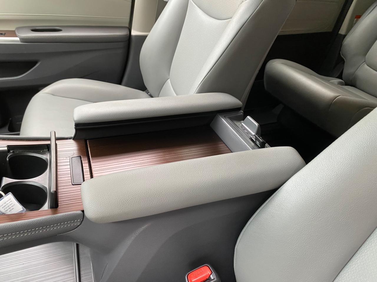 Toyota Sienna XLE FWD 8-Passenger (Natl) 2024