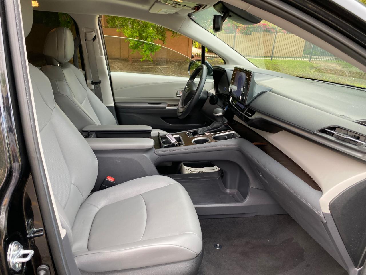 Toyota Sienna XLE FWD 8-Passenger (Natl) 2024