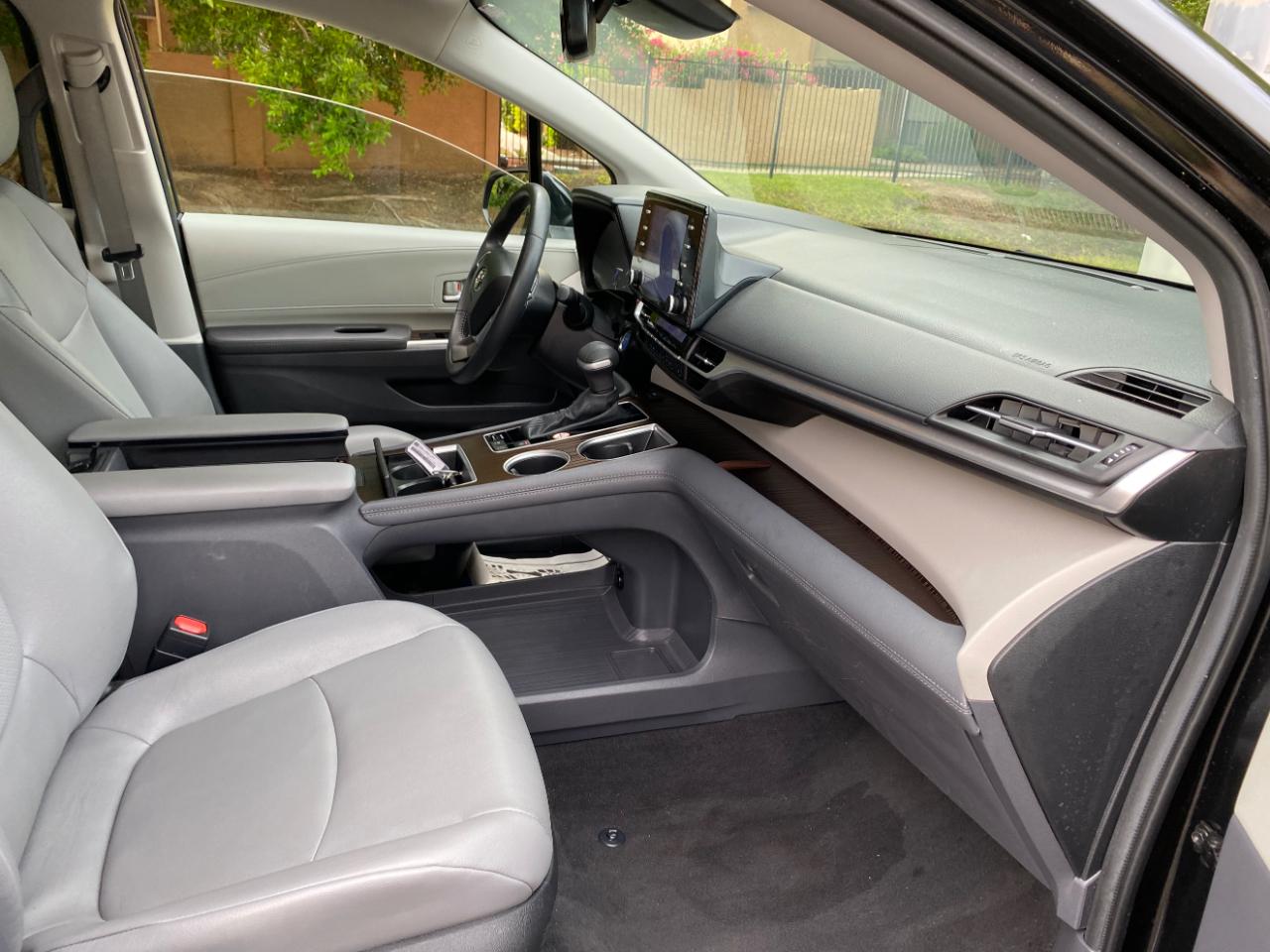 Toyota Sienna XLE FWD 8-Passenger (Natl) 2024
