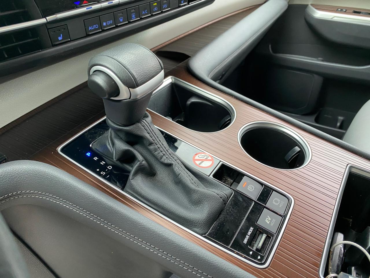 Toyota Sienna XLE FWD 8-Passenger (Natl) 2024