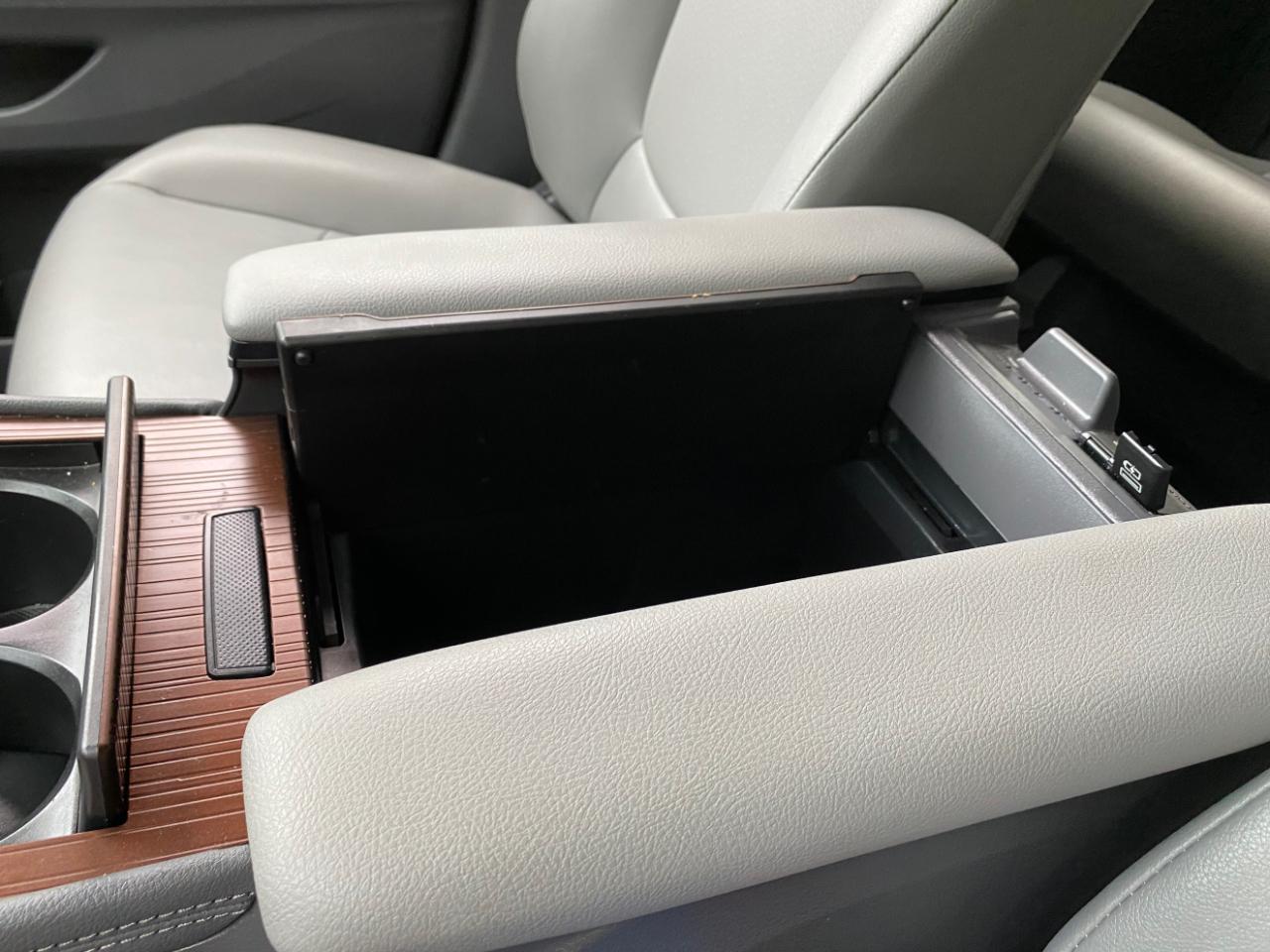 Toyota Sienna XLE FWD 8-Passenger (Natl) 2024
