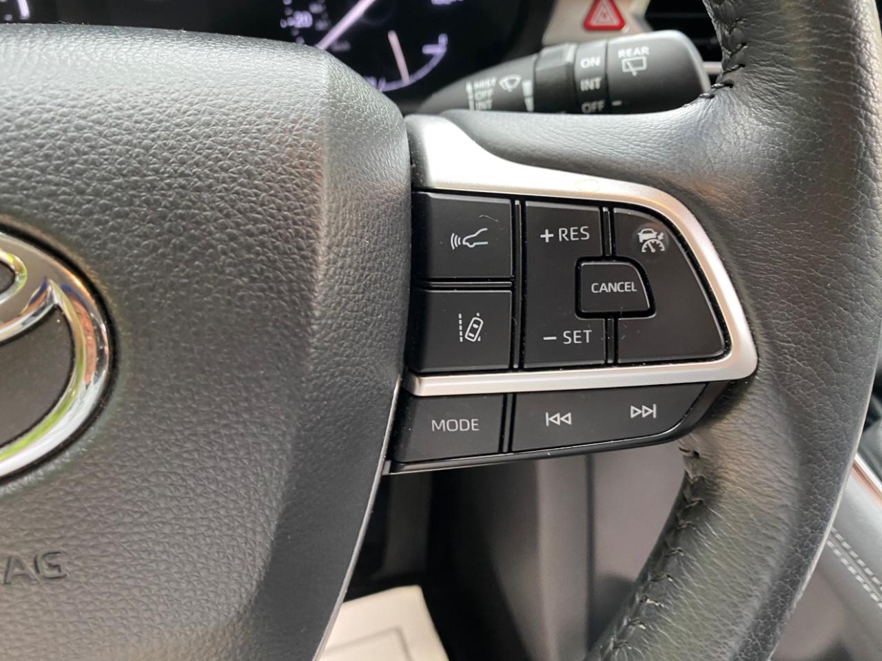 Toyota Sienna XLE FWD 8-Passenger (Natl) 2024