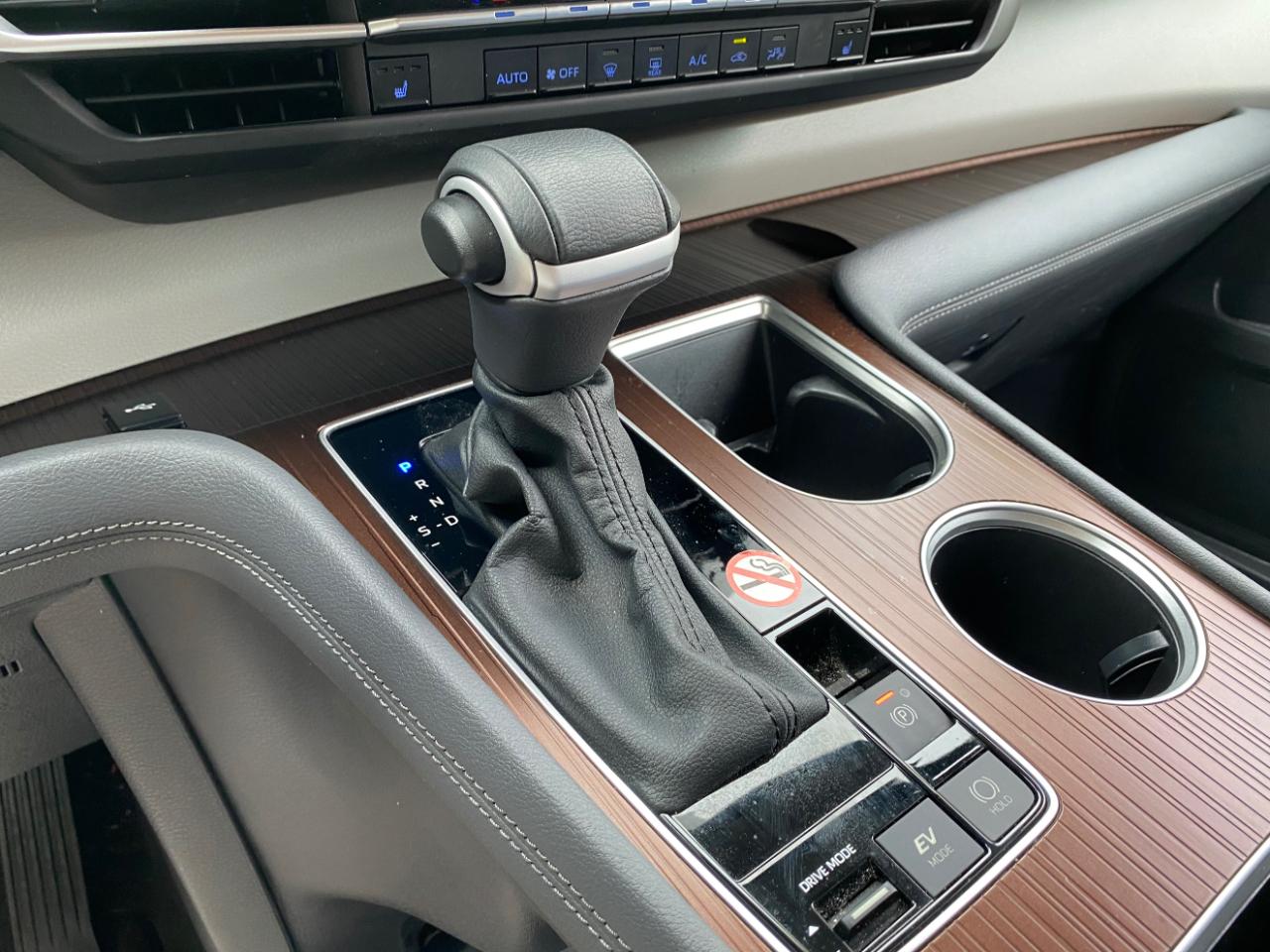 Toyota Sienna XLE FWD 8-Passenger (Natl) 2024