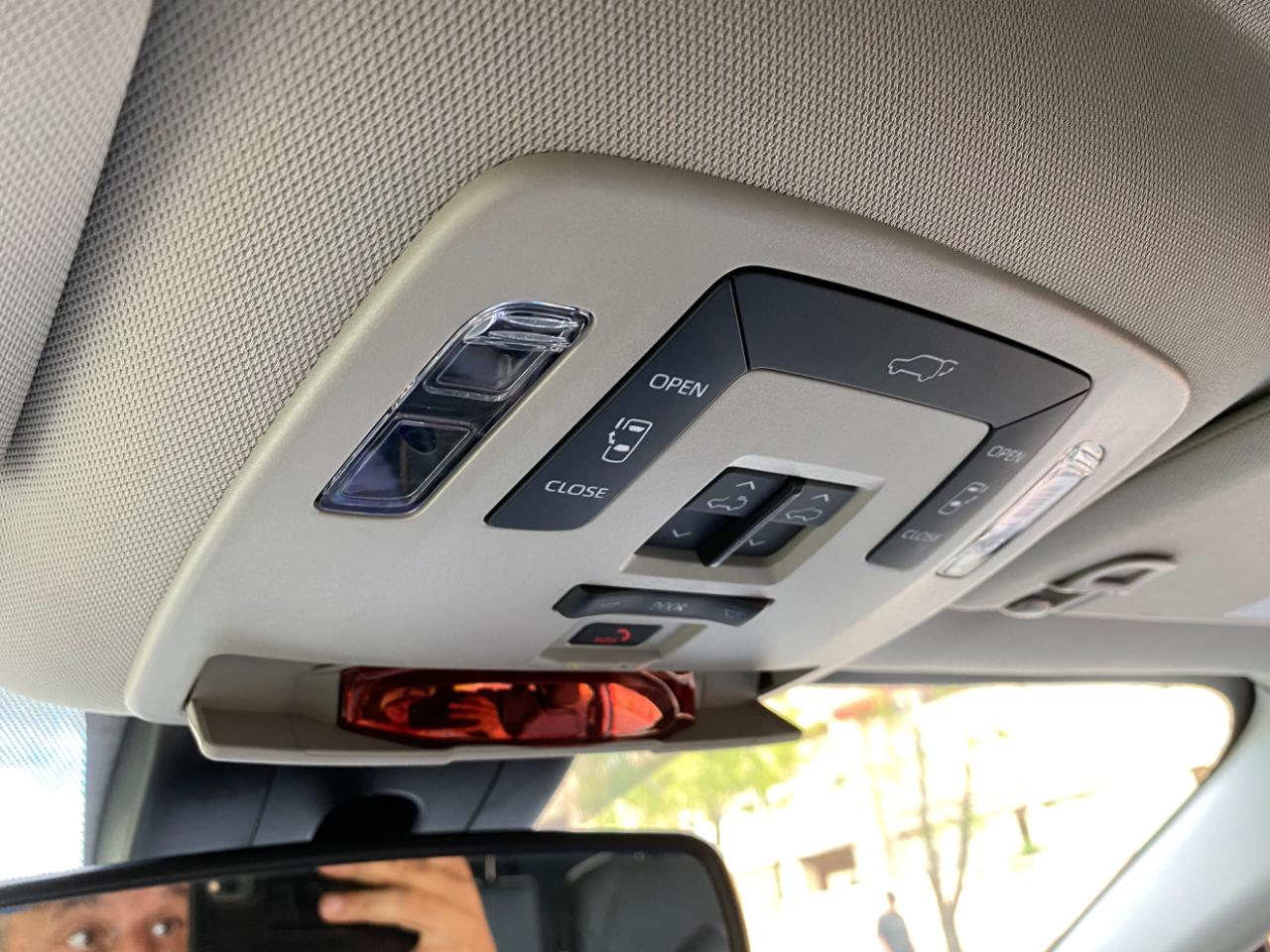 Toyota Sienna XLE FWD 8-Passenger (Natl) 2024