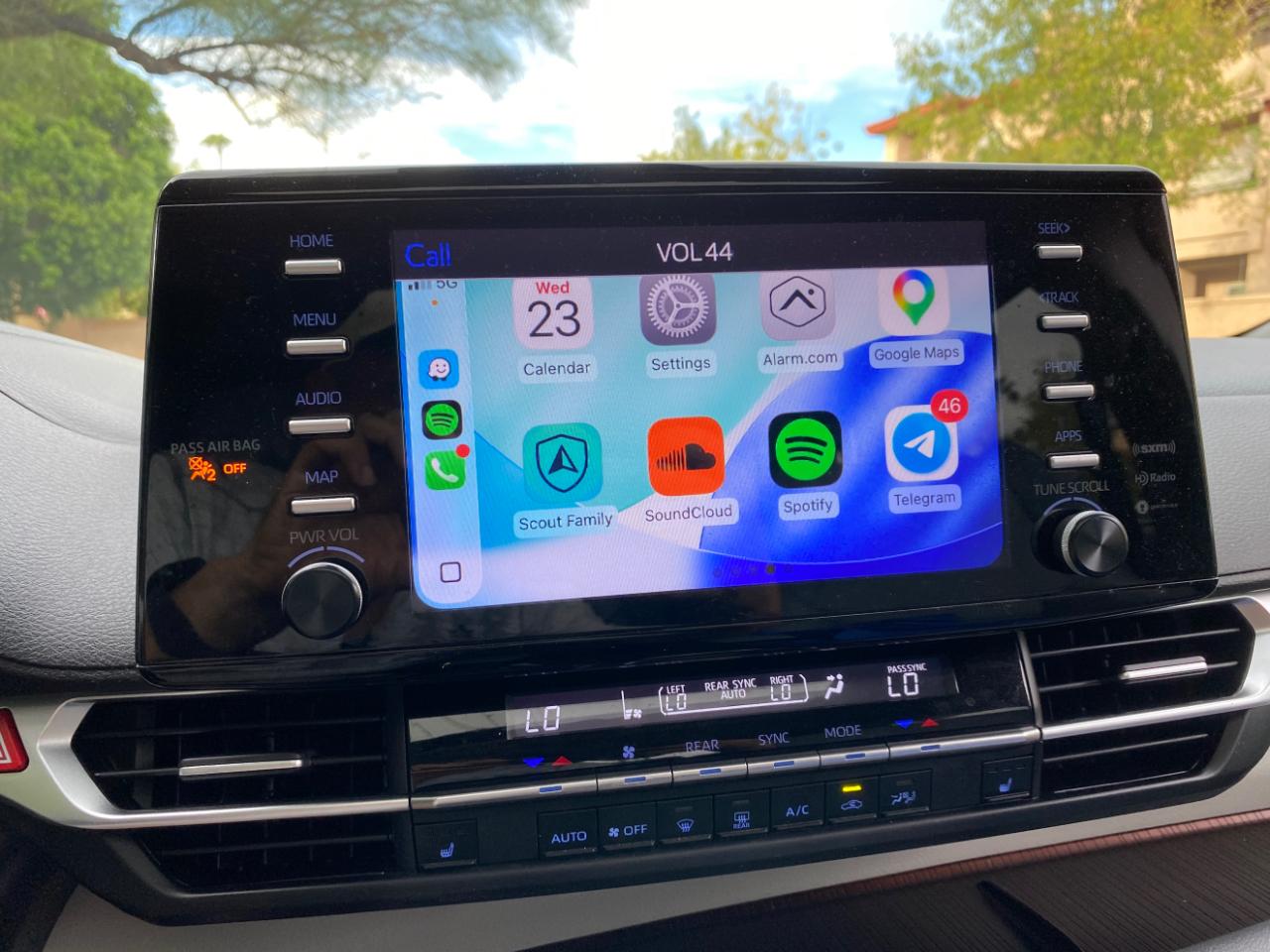 Toyota Sienna XLE FWD 8-Passenger (Natl) 2024