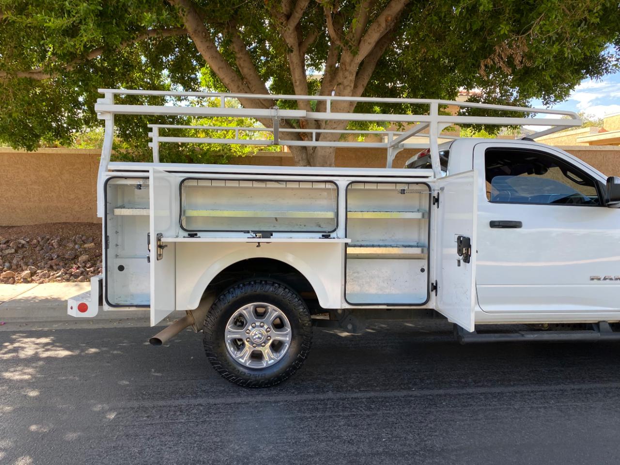 RAM 2500 Big Horn 4x2 Reg Cab 8' Box 2022